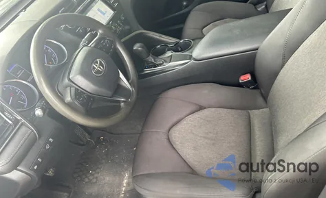 2020 Toyota Camry Le z USA, uszkodzony, nr VIN 4T1C11AK1LU999737